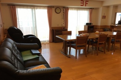 シニアホーム梅里