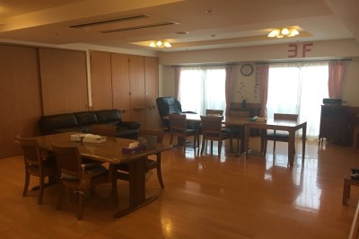 シニアホーム梅里
